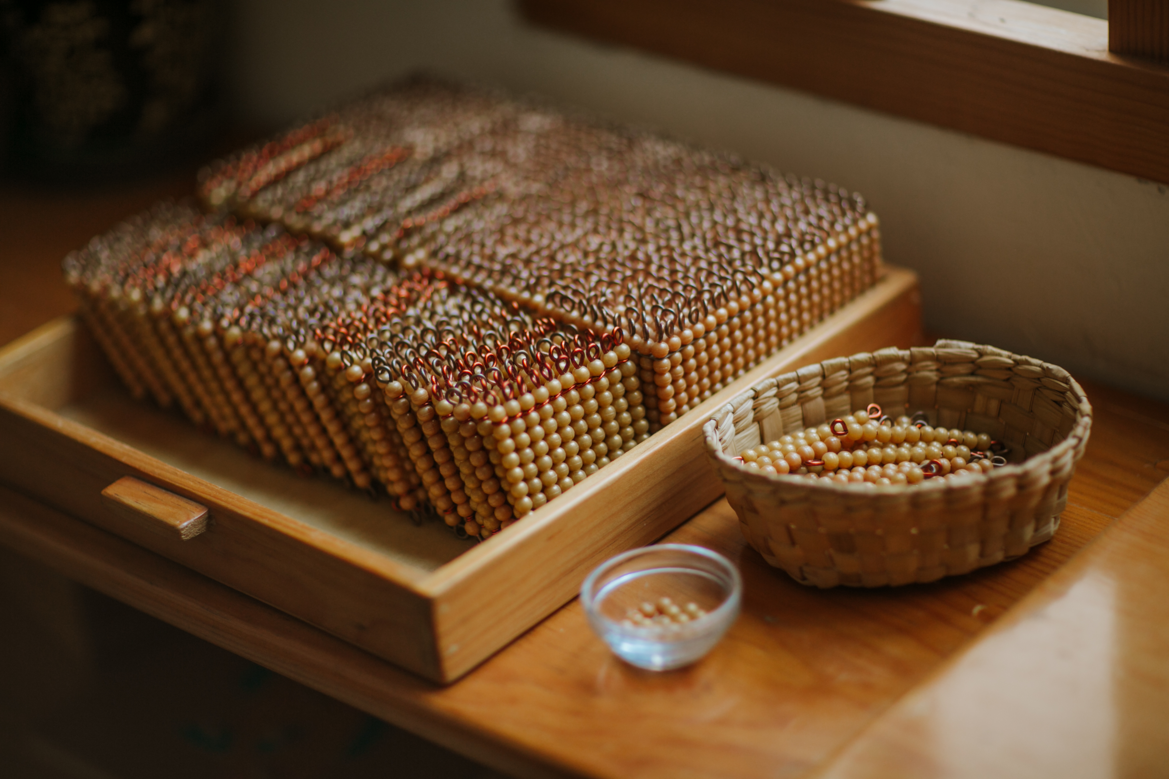 Material Montessori en un ambiente preparado